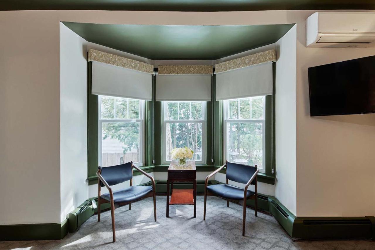 The Whitlock Hotel Lenox Exterior photo
