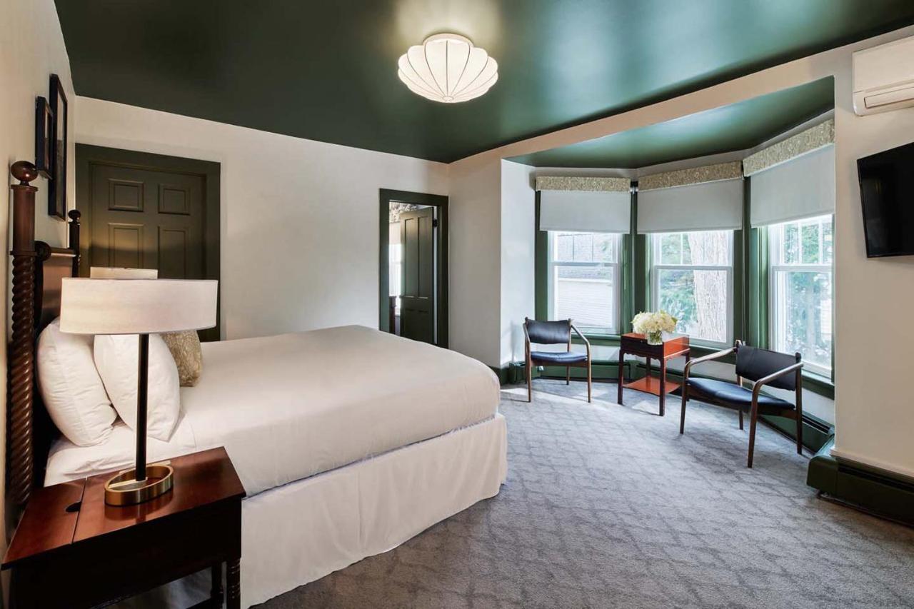 The Whitlock Hotel Lenox Exterior photo