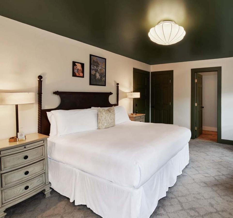 The Whitlock Hotel Lenox Exterior photo