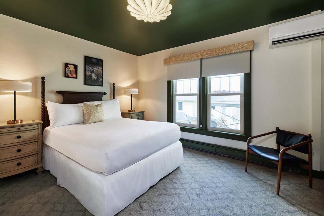The Whitlock Hotel Lenox Exterior photo